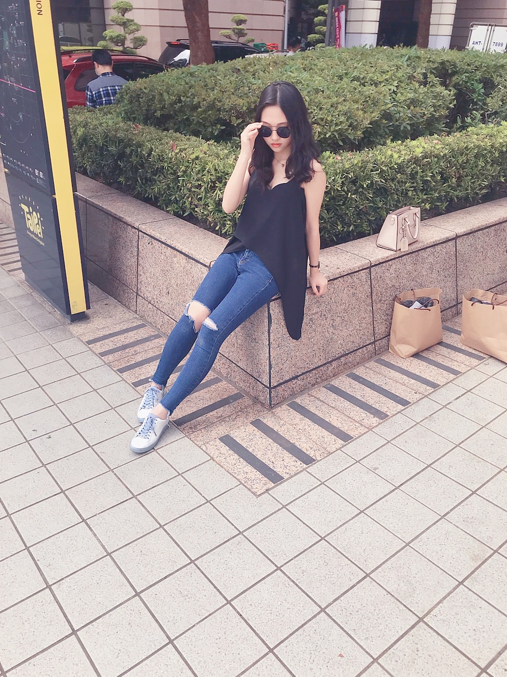 「follow、MICHEAL KORS、mango、sneakers」｜「MANGOのアイテム（その他トップス、ブラック系）」を使った、Patricia Linさん（レディース・165cm）の春コーディネートの1枚目の写真