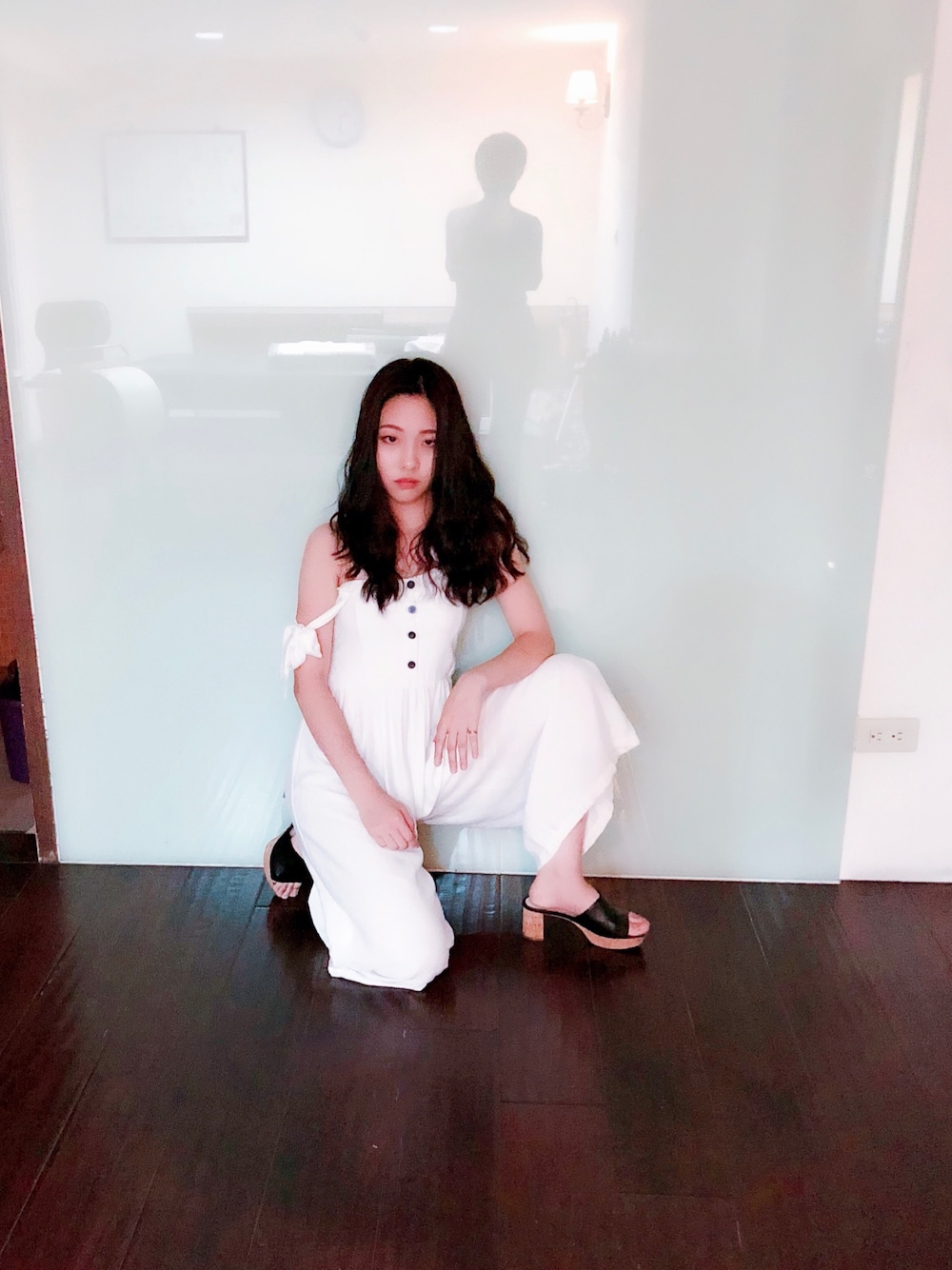 「mango、dress、white、follow」｜「MANGOのアイテム（ワンピース/ドレス、ホワイト系）」を使った、Patricia Linさん（レディース・165cm）の夏コーディネートの1枚目の写真