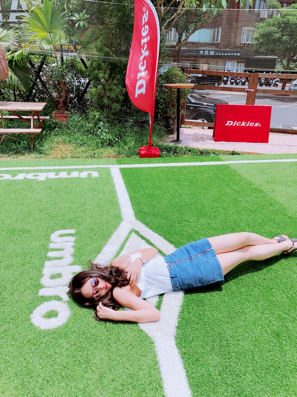 「follow、airspace、tank top」｜「AIR SPACEのアイテム（タンクトップ、ホワイト系）」を使った、Patricia Linさん（レディース・165cm）の夏コーディネートの1枚目の写真