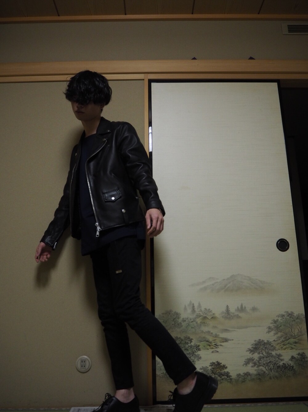 「BEAUTY&YOUTH UNITED ARROWSのBY シープ ダブルライダース ◇:（ライダースジャケット、ブラック系）」を使った、tkさん（メンズ・169cm）の春コーディネートの1枚目の写真