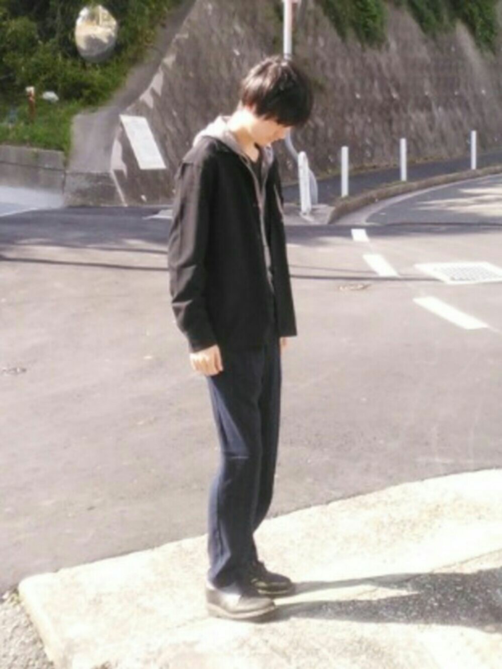 「秋服、GU、UNIQLO、パーカー、おしゃれさんと繋がりたい」｜「GUの（GU）コットンナイロントラウザーＺ１（パンツ、ブルー系）」を使った、takiさん（メンズ・166cm）の秋コーディネートの1枚目の写真
