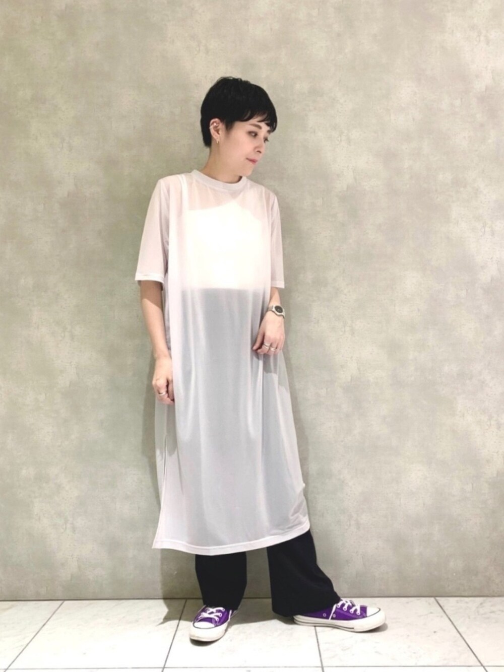 「シンプルコーデ、オトナカジュアル、シアー、シアーワンピース、シースルー、夏コーデ、モノトーン、ホワイトコーデ、PAGEBOY」｜「PAGEBOYのシアーTシャツワンピースSET（ワンピース、ベージュ系）」を使った、ひらたさん（レディース・162cm）の夏コーディネートの1枚目の写真