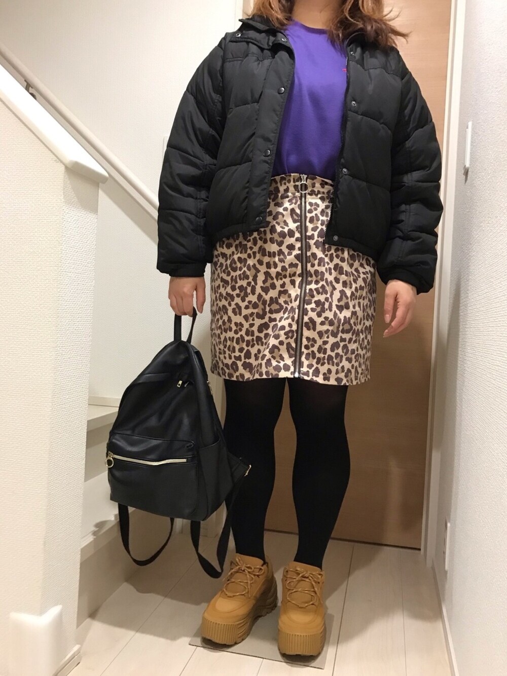 「大柄女子、大きいサイズ、プラスサイズ、ゴリラ女子、しまむら、アベイル、ベルシュカ、今日のコーデ」｜「PUNYUSのアニマル柄フロントZIPミニスカート（スカート、ベージュ系）」を使った、あんちゃんさん（レディース・170cm）の冬コーディネートの1枚目の写真