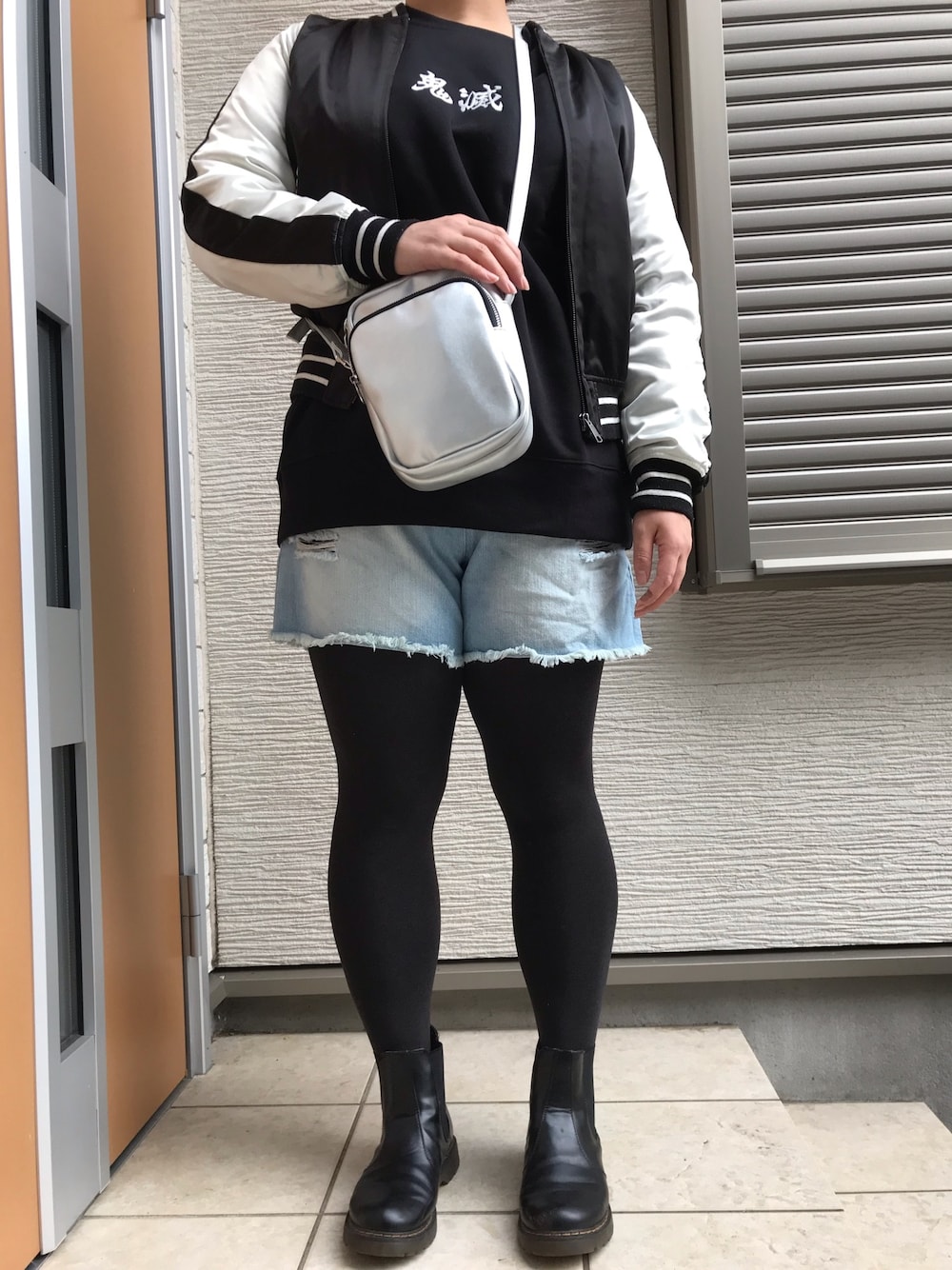 「大柄女子、ゴリラ女子、大きいサイズ、プラスサイズ、GU、アベイル、しまむら、鬼滅の刃、今日のコーデ」｜「Availのアイテム（デニムパンツ、ブルー系）」を使った、あんちゃんさん（レディース・170cm）の冬コーディネートの1枚目の写真