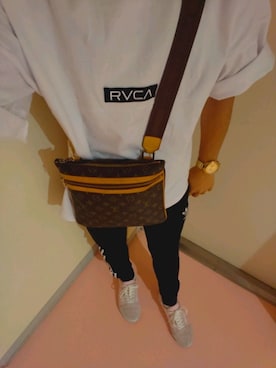 「Guess（ゲス）のアイテム（腕時計）」を使った、みずきさん（メンズ・168cm）の秋コーディネート