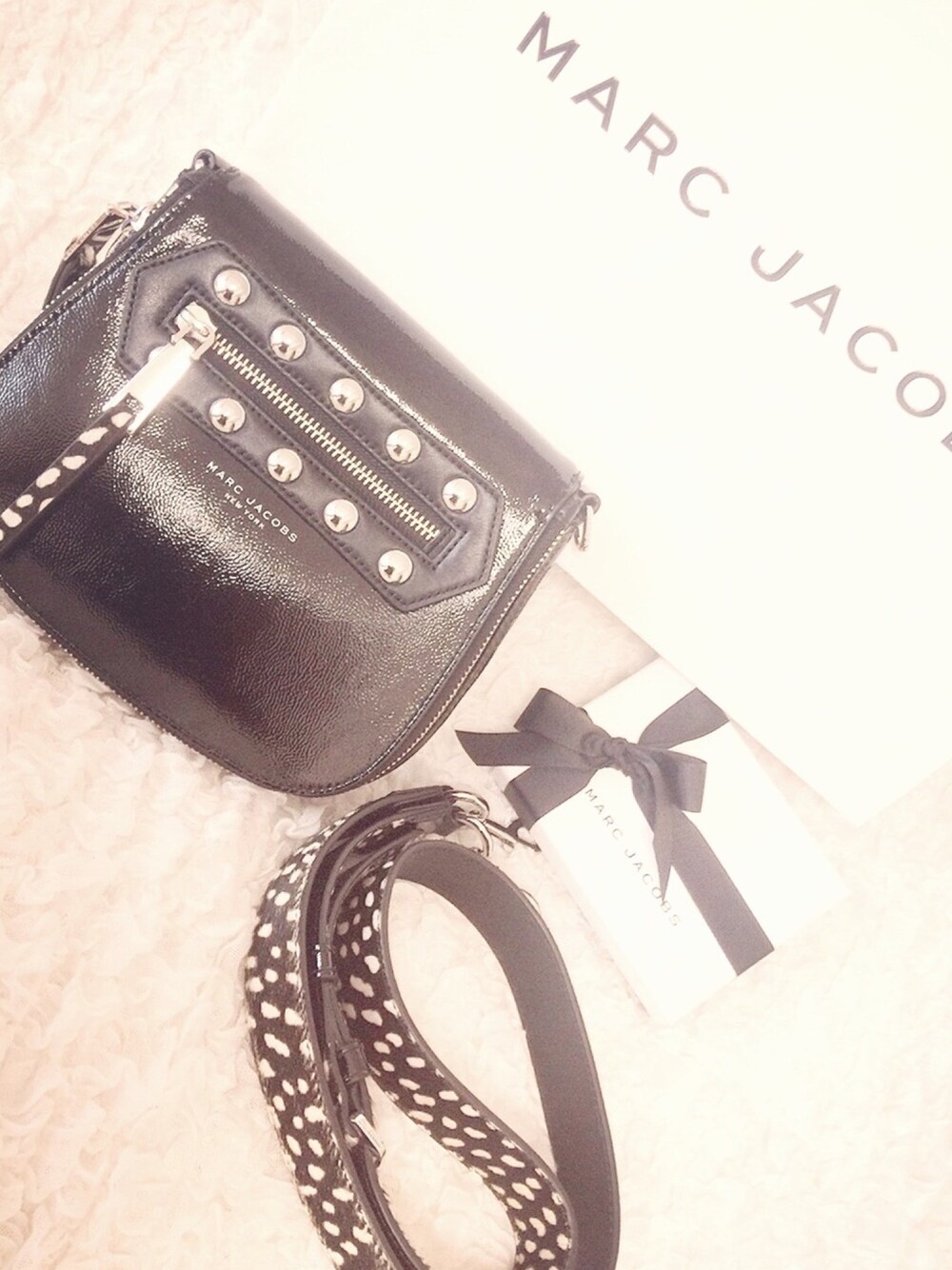 「マークジェイコブス(MARC JACOBS)、ショルダーバッグ、バッグ、ブラック、ひょう柄」｜「MARC JACOBSのアイテム（ショルダーバッグ、ブラック系）」を使った、MAIさん（レディース・155cm）の秋コーディネートの1枚目の写真