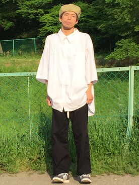 「ビッグシャツ」｜「アイテム（ハンチング/ベレー帽）」を使った、カフェ　さん（メンズ・188cm）の春コーディネート