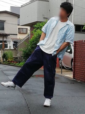 「クルーネックTシャツ」｜「アイテム（チノパンツ）」を使った、カフェ　さん（メンズ・188cm）の春コーディネート