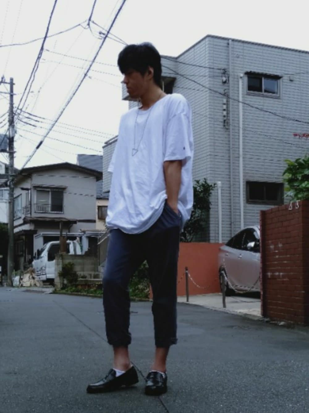 「オーバーＴシャツ、ネックレス、ローファー、ワイドテパードパンツ、おしゃれさんとつながりたい」｜「Championの【champion】 チャンピオン コットン 無地 ビッグシルエット 半袖Tシャツ（Tシャツ/カットソー、ホワイト系）」を使った、カフェ　さん（メンズ・188cm）の夏コーディネートの1枚目の写真
