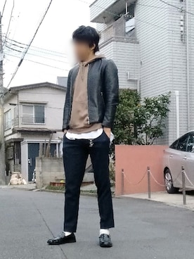 「スラックスパンツ」｜「アイテム（ライダースジャケット）」を使った、カフェ　さん（メンズ・188cm）の冬コーディネート
