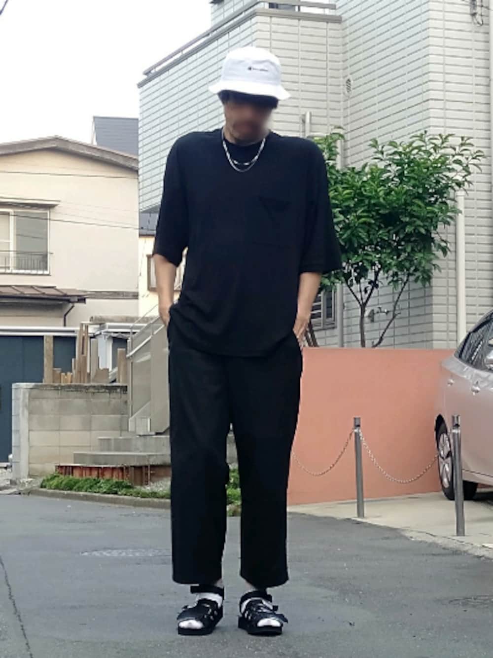 「お洒落さんとつながりたい、夏、シンプル、いいね、save、フォローお願いします🤑、パケットハット、4wayサージカルステンレスネックレス、リング、ルーズフィットt、ワイドパンツ、サンダルに靴下」｜「Championの【Champion/チャンピオン】ツイル刺繍ロゴバケットハット（ハット、ホワイト系）」を使った、カフェ　さん（メンズ・188cm）の夏コーディネートの1枚目の写真