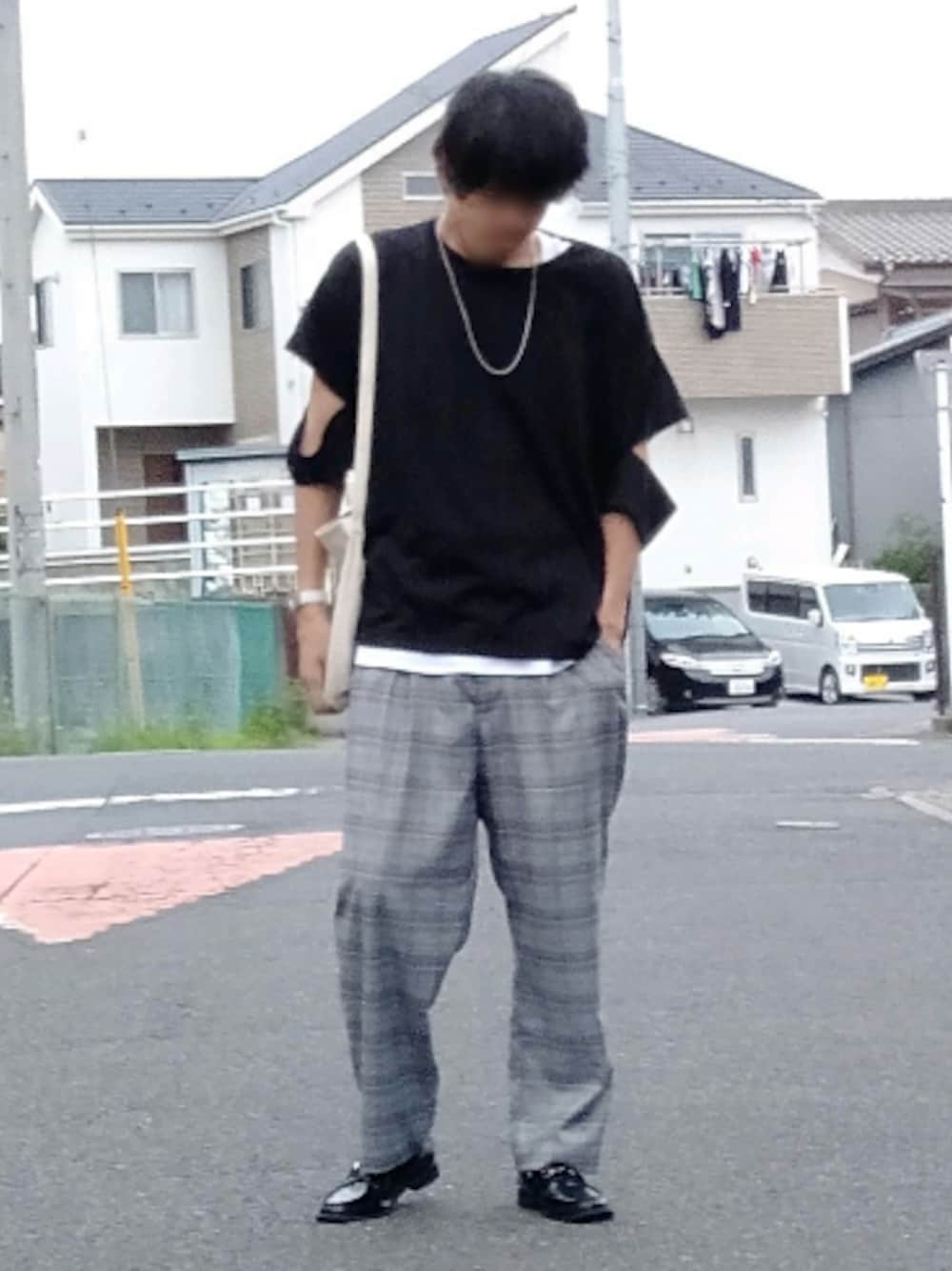 「おしゃれさんと繋がりたい、カジュアル、夏、ビッグシルエット 袖 切込み デザイン 半袖 Tシャツ、ネックレス、ロングタンクトップ、ショルダーバッグ、腕時計、ワイドチェックパンツ、ローファー」｜「ALWAYS GOOD TIMEの【ALWAYSGOODTIME】チェーンロングネックレス（ネックレス、シルバー系）」を使った、カフェ　さん（メンズ・188cm）の夏コーディネートの1枚目の写真