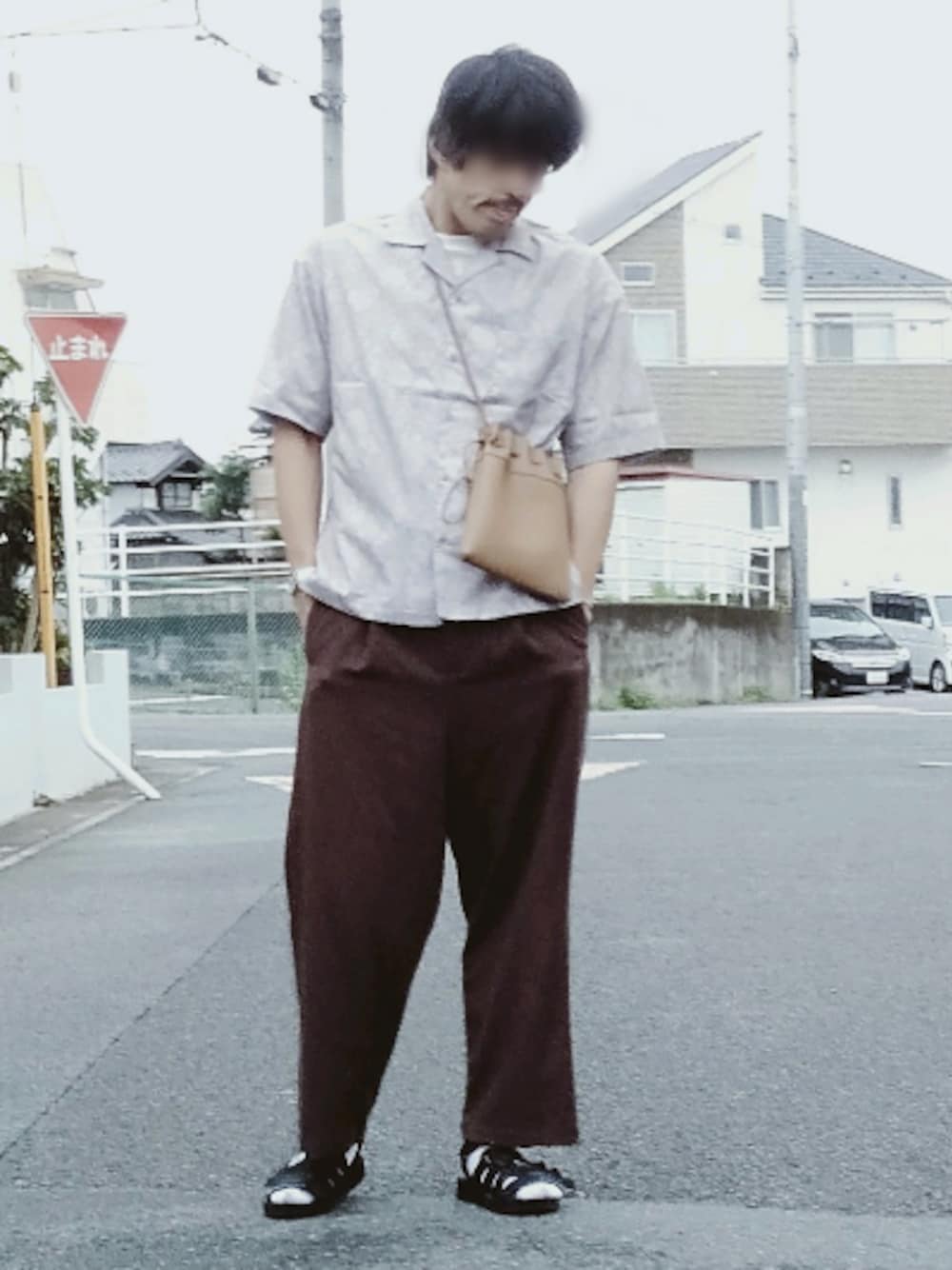 「おしゃれさんと繋がりたい、パイソン柄オープンカラーシャツ、オーバーサイズＴ、巾着バッグ、腕時計、バングル、タックワイドパンツ テーパードスラックス フレアワイドパンツ、サンダルに靴下、シンプルコーデ、いいね、save、フォローお願いします🤑」｜「WYM LIDNMの【WYM LIDNM】VINTAGE PATTERNED OPEN COLLAR SHIRT/オープンカラーシャツ（シャツ/ブラウス、ブラウン系）」を使った、カフェ　さん（メンズ・188cm）の夏コーディネートの1枚目の写真
