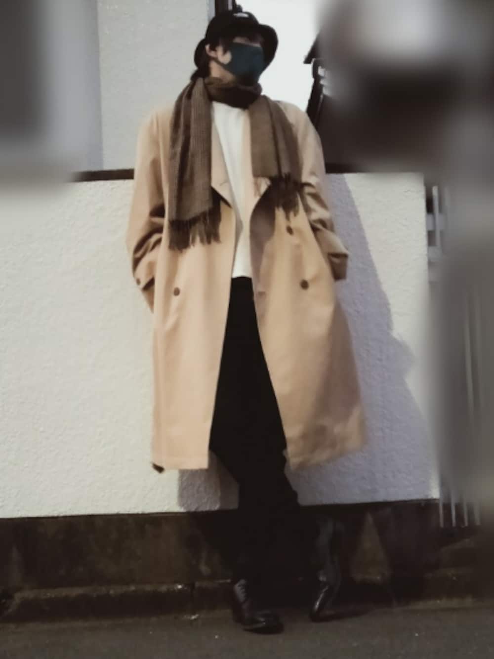 「おしゃれさんと繋がりたい、バケットハット、チェックマフラー、ニット、トレンチコート、スーピマコットンクルーネックT、いいね、save、フォローお願いします🤑、イージーパンツ、ドレスシューズ、ソックス」｜「THE NORTH FACEのアイテム（ハット、ブラック系）」を使った、カフェ　さん（メンズ・188cm）の冬コーディネートの1枚目の写真