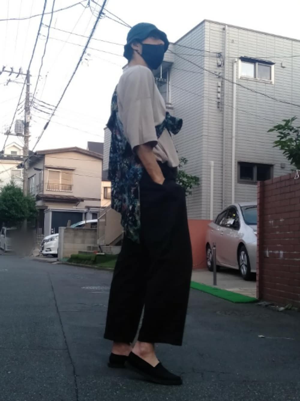 「これが私をアゲる服、お洒落さんとつながりたい、パケットハット、夏、オーバーサイズTシャツ、柄シャツ、たすき掛け、ワイドパンツ、バングル、エスパドリーユ」｜「GLOBAL WORKの【快適機能付き】メトロハット/745639（ハット、ブルー系）」を使った、カフェ　さん（メンズ・188cm）の春コーディネートの1枚目の写真