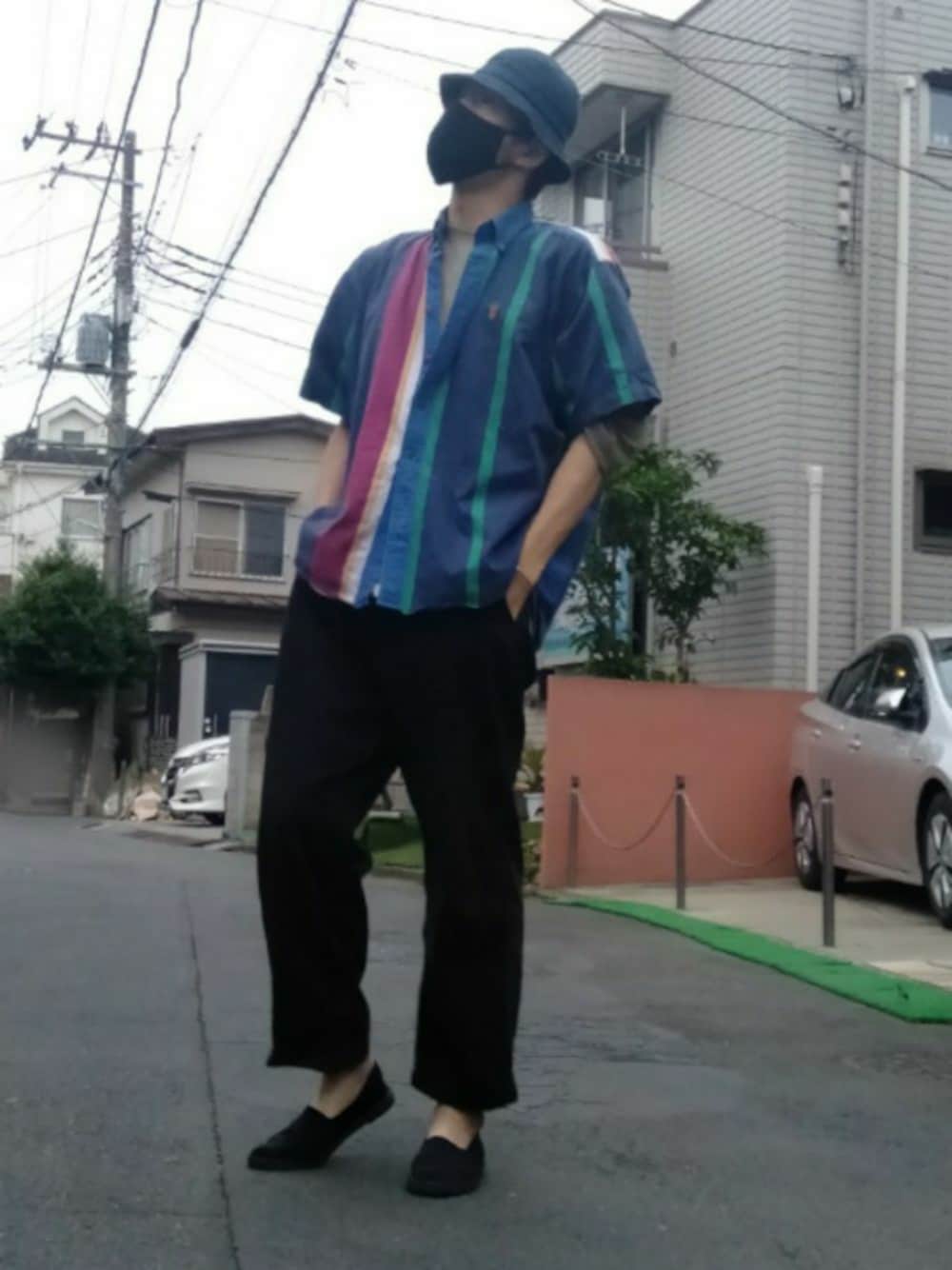 「これが私をアゲる服、パケットハット、大人カジュアル、ワイドパンツ、デニムシャツ、バングル、エスパドリーユ」｜「GLOBAL WORKの【快適機能付き】メトロハット/745639（ハット、ブルー系）」を使った、カフェ　さん（メンズ・188cm）の春コーディネートの1枚目の写真