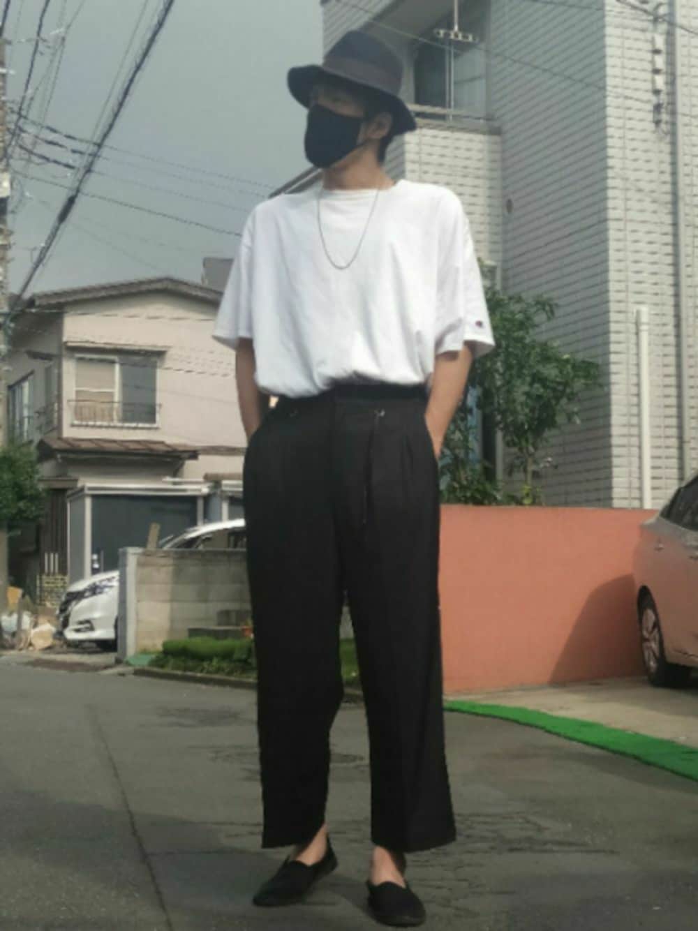 「初夏コーデ、大人カジュアル、オーバーサイズTシャツ、スラックスパンツ、ハット、エスパドリーユ、ネックレス」｜「ALWAYS GOOD TIMEの【ALWAYSGOODTIME】チェーンロングネックレス（ネックレス、シルバー系）」を使った、カフェ　さん（メンズ・188cm）の夏コーディネートの1枚目の写真