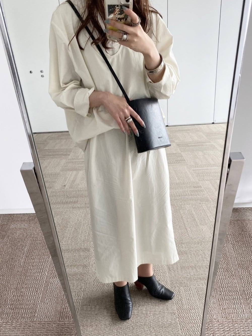 「おうちファッション、春コーデ、ワンピース、シャツワンピ、ホワイトコーデ、シンプルコーデ、オトナ女子、大人カジュアル、ワントーンコーデ、モノトーンコーデ」｜「TODAYFULのコットンレイヤードドレス（ワンピース、ホワイト系）」を使った、chisaさん（レディース・164cm）の春コーディネートの1枚目の写真