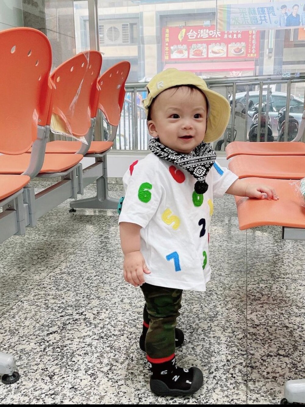 「ootd、夏、街頭穿搭、SOU・SOU、oversize、基礎款、子供服、男の子、子供コーデ、男の子コーデ」｜「SOU･SOUのアイテム（シューズ、ブラック系）」を使った、米奇寶包さん（キッズ・80cm）の春コーディネートの1枚目の写真