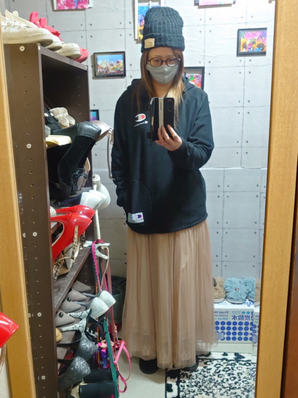 「Champion、フリースパーカー」｜「NANO universeのアイテム（スカート、ピンク系）」を使った、 yukiさん（レディース・168cm）の冬コーディネートの1枚目の写真