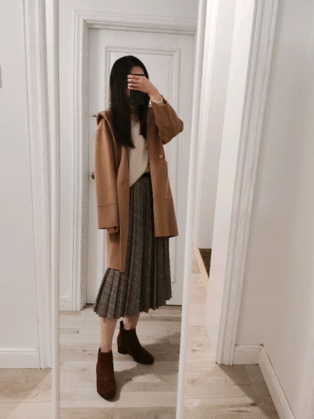 「le.coeur blancのチャイニーズラクーンVネックニット（ニット/セーター、ベージュ系）」を使った、biscuitsさん（レディース・167cm）の冬コーディネートの1枚目の写真