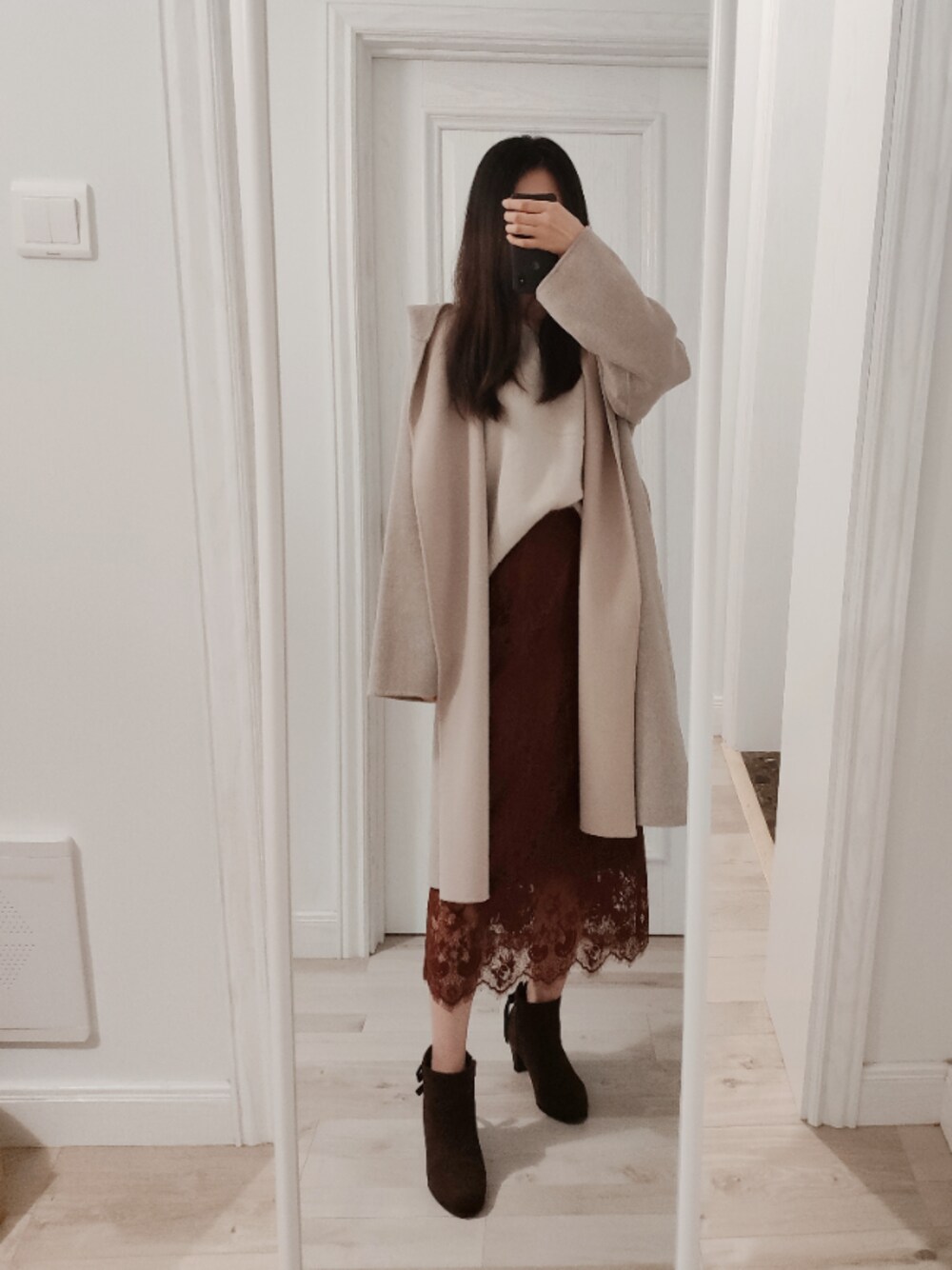 「ootd、冬コーデ、冬、カジュアル、カジュアルコーデ、オトナカジュアル、おしゃれさんと繋がりたい、オトナ女子、大人カジュアル、オーバーサイズ」｜「Spick & Spanのラッセルレーススカート◆（スカート、ブラウン系）」を使った、biscuitsさん（レディース・167cm）の冬コーディネートの1枚目の写真