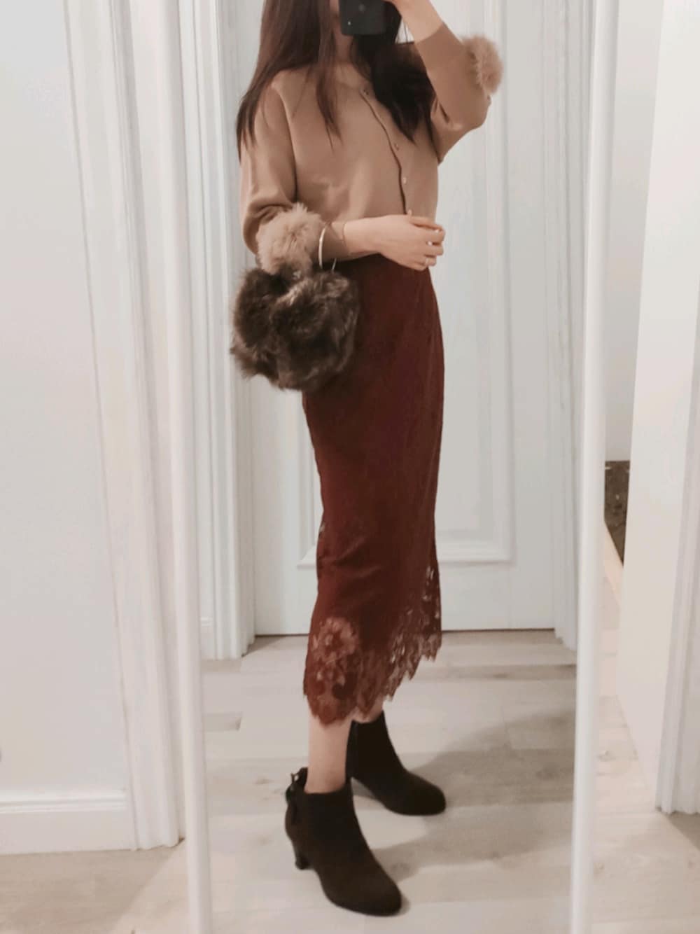 「ootd、オトナカジュアル、オトナ女子、レース、ブラウン、カジュアル、カーディガン、冬コーデ」｜「Spick & Spanのラッセルレーススカート◆（スカート、ブラウン系）」を使った、biscuitsさん（レディース・167cm）の冬コーディネートの1枚目の写真