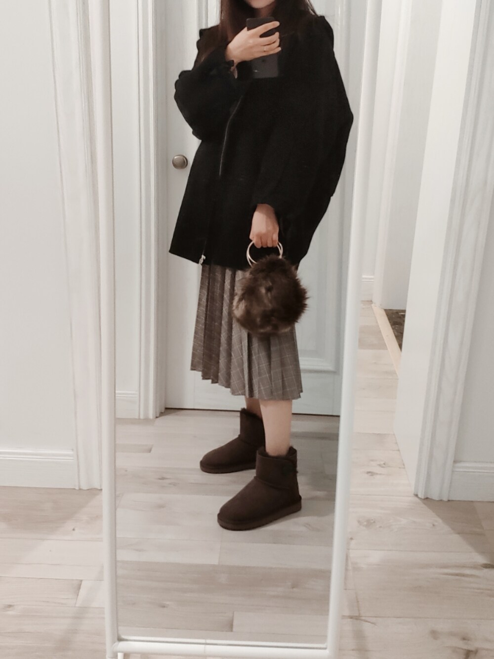 「冬コーデ、ootd、オトナカジュアル、おしゃれさんと繋がりたい、オトナ女子、オーバーサイズ、カジュアル、カジュアルコーデ、チェック」｜「Nobleのアコーディオン プリーツスカート◆（スカート、グレー系）」を使った、biscuitsさん（レディース・167cm）の冬コーディネートの1枚目の写真