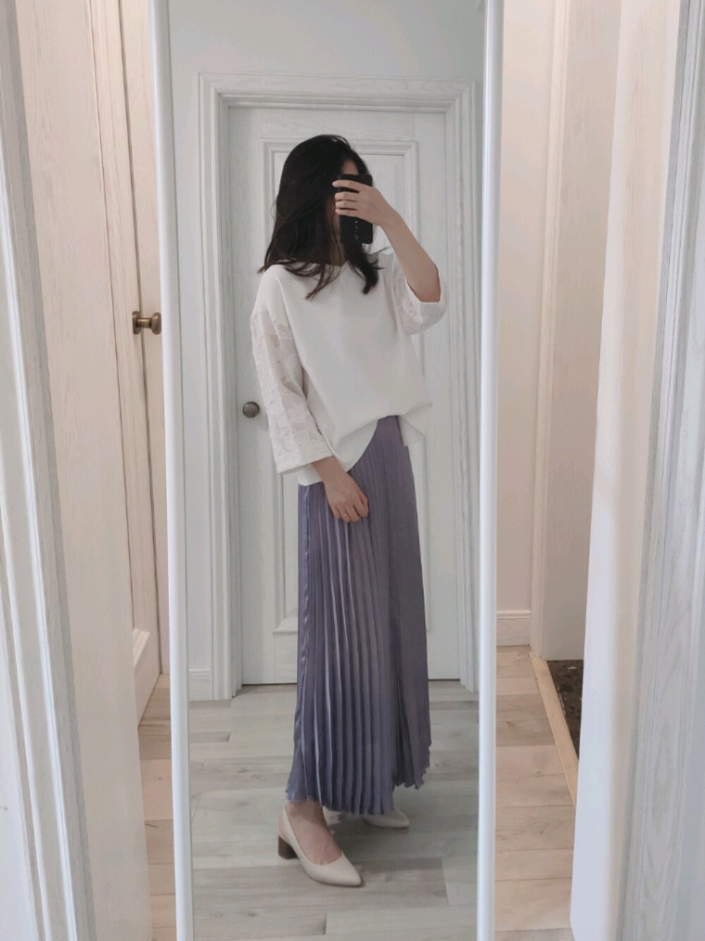 「ootd、秋のコーデ、大人カジュアル、カジュアル、オトナカジュアル、おしゃれさんと繋がりたい、大人コーデ、夏」｜「BEARDSLEYのアイテム（ニット/セーター、ホワイト系）」を使った、biscuitsさん（レディース・167cm）の秋コーディネートの1枚目の写真