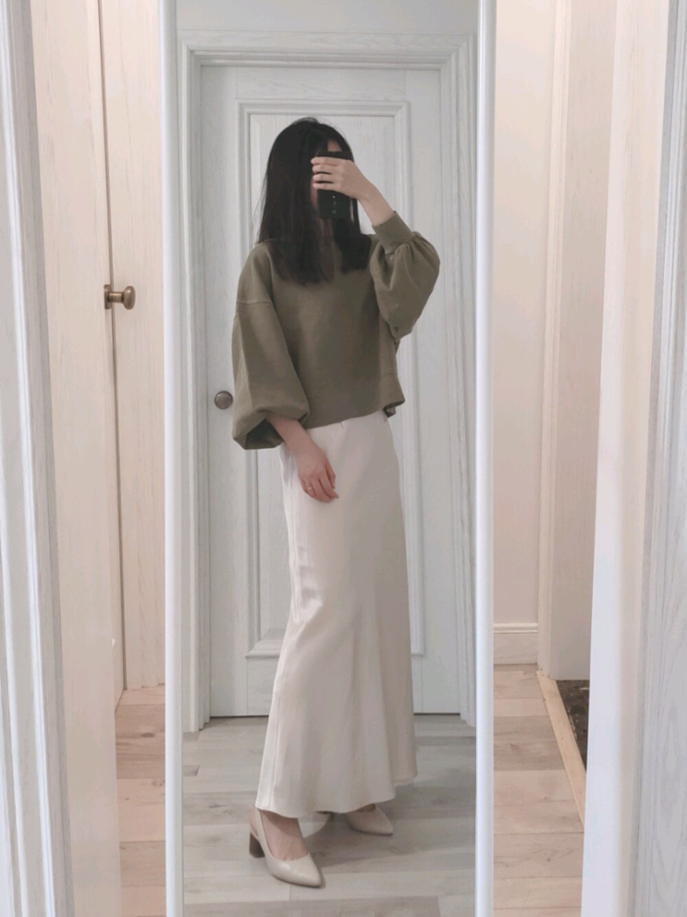 「ootd、カジュアル、カジュアルコーデ、オトナカジュアル、オトナ女子、おしゃれさんと繋がりたい、秋のコーデ、秋コーデ」｜「Ungridのショートボリュームスウェット（スウェット、グリーン系）」を使った、biscuitsさん（レディース・167cm）の秋コーディネートの1枚目の写真