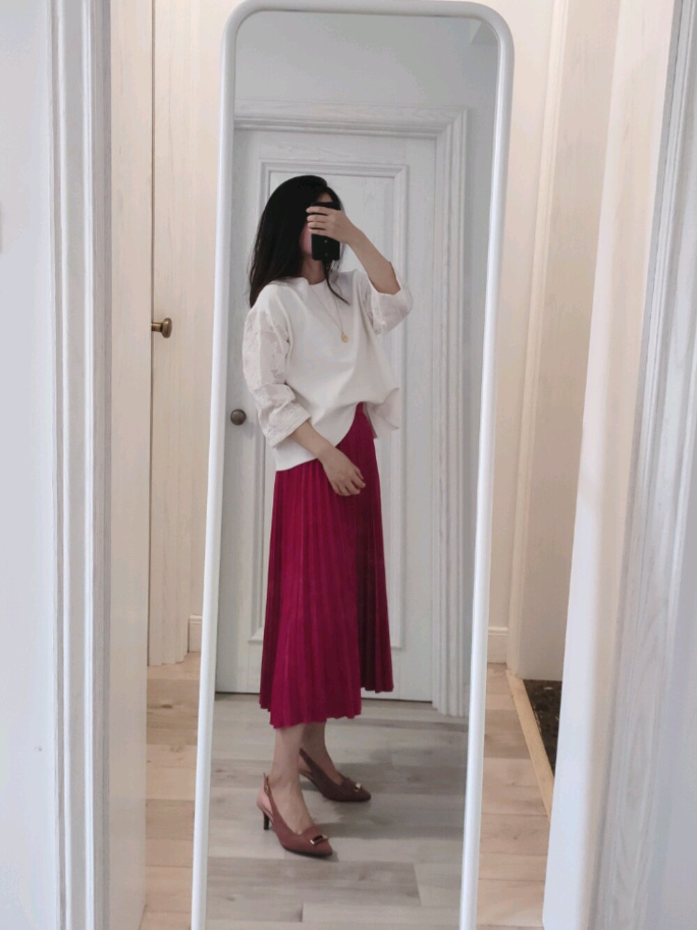 「ootd、秋のコーデ、大人カジュアル、カジュアル、カジュアルコーデ、オトナカジュアル、おしゃれさんと繋がりたい、オトナ女子、シンプル、シンプルコーデ」｜「BEARDSLEYのアイテム（ニット/セーター、ホワイト系）」を使った、biscuitsさん（レディース・167cm）の秋コーディネートの1枚目の写真