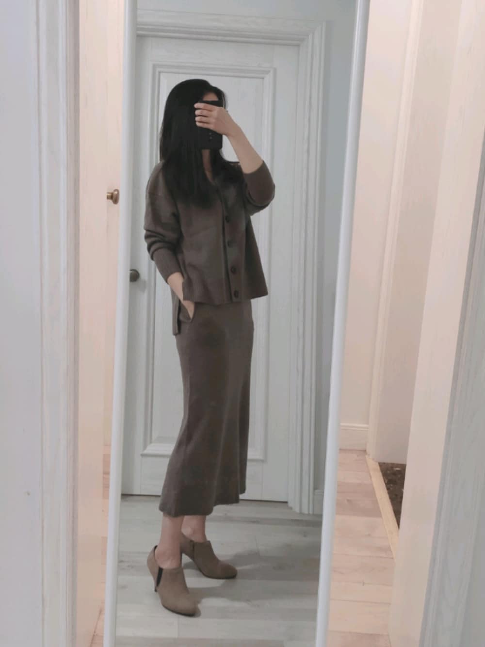 「ootd、大人カジュアル、オトナカジュアル、カジュアル、カジュアルコーデ、シンプル、シンプルコーデ、オトナ女子、冬コーデ、秋のコーデ」｜「CADUNEのウールニットセット（ワンピース、ブラウン系）」を使った、biscuitsさん（レディース・167cm）の冬コーディネートの1枚目の写真