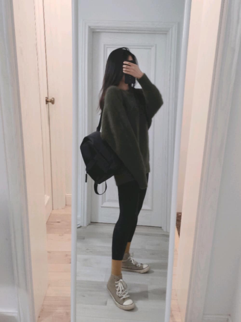 「ootd、大人カジュアル、大人コーデ、スニーカー、カジュアル、カジュアルコーデ、オトナカジュアル、おしゃれさんと繋がりたい、冬コーデ、春コーデ」｜「plageのFur ドルマン プルオーバー◆（ニット/セーター、ブラウン系）」を使った、biscuitsさん（レディース・167cm）の冬コーディネートの1枚目の写真