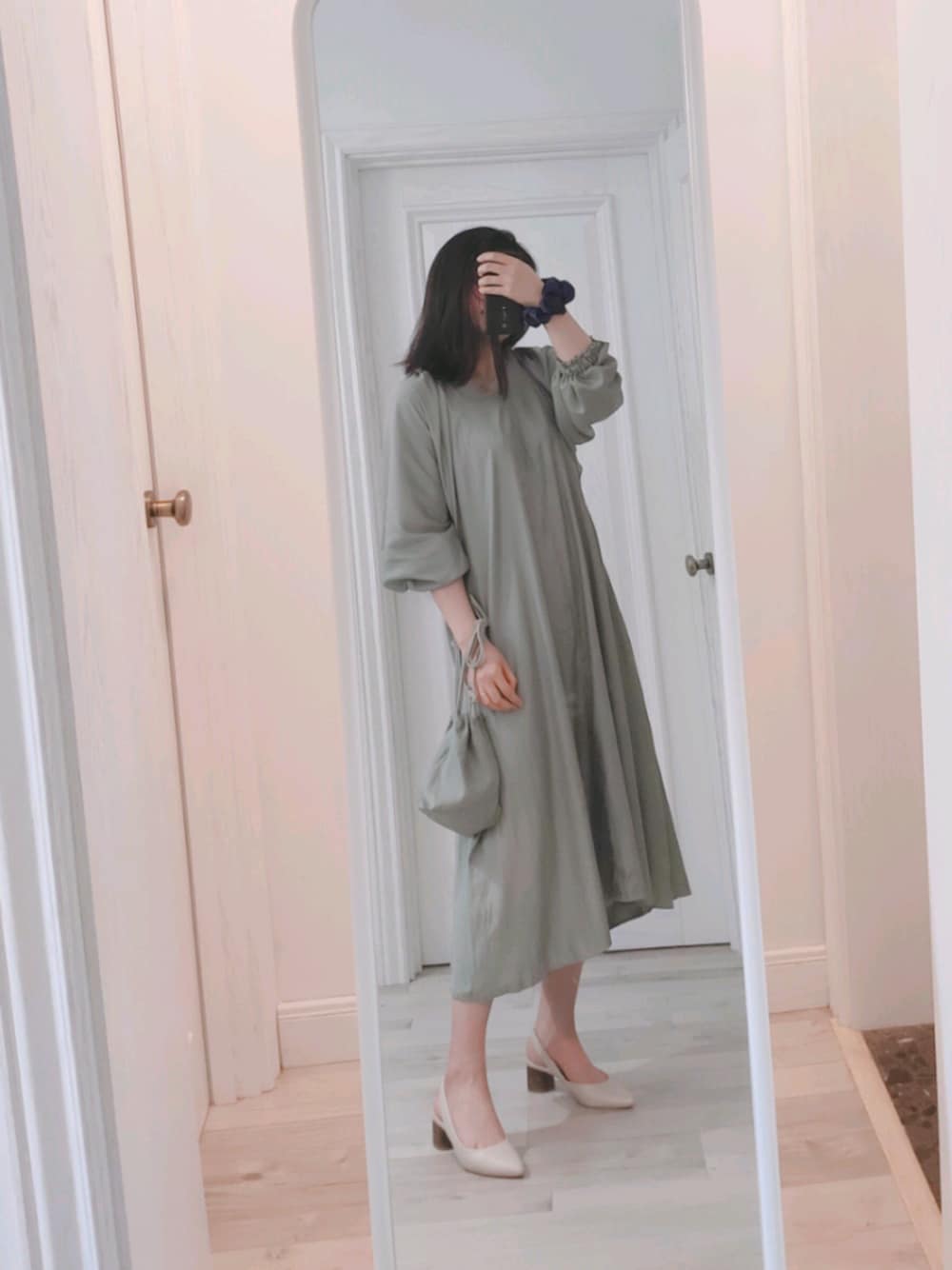 「ootd、夏、カジュアル、カジュアルコーデ、オトナカジュアル、おしゃれさんと繋がりたい、大人カジュアル、夏コーデ、オトナ女子、シンプル」｜「ROPE' PICNICのウッド風ヒールスリングバックミュール（サンダル、ホワイト系）」を使った、biscuitsさん（レディース・167cm）の春コーディネートの1枚目の写真