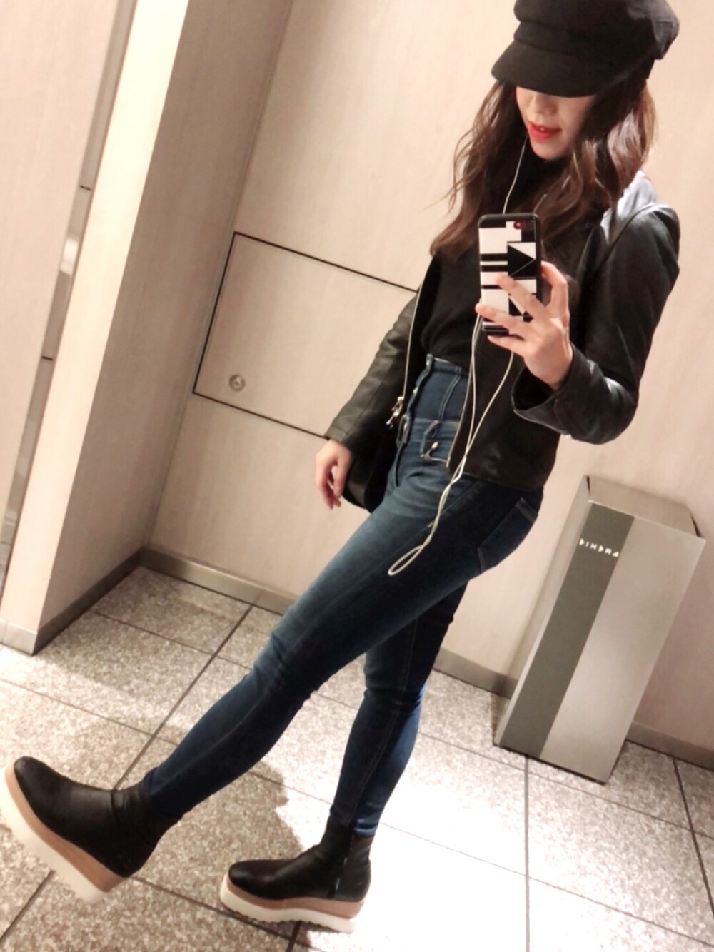 「GUのアイテム（キャスケット、ブラック系）」を使った、Haruさん（レディース・152cm）の冬コーディネートの1枚目の写真