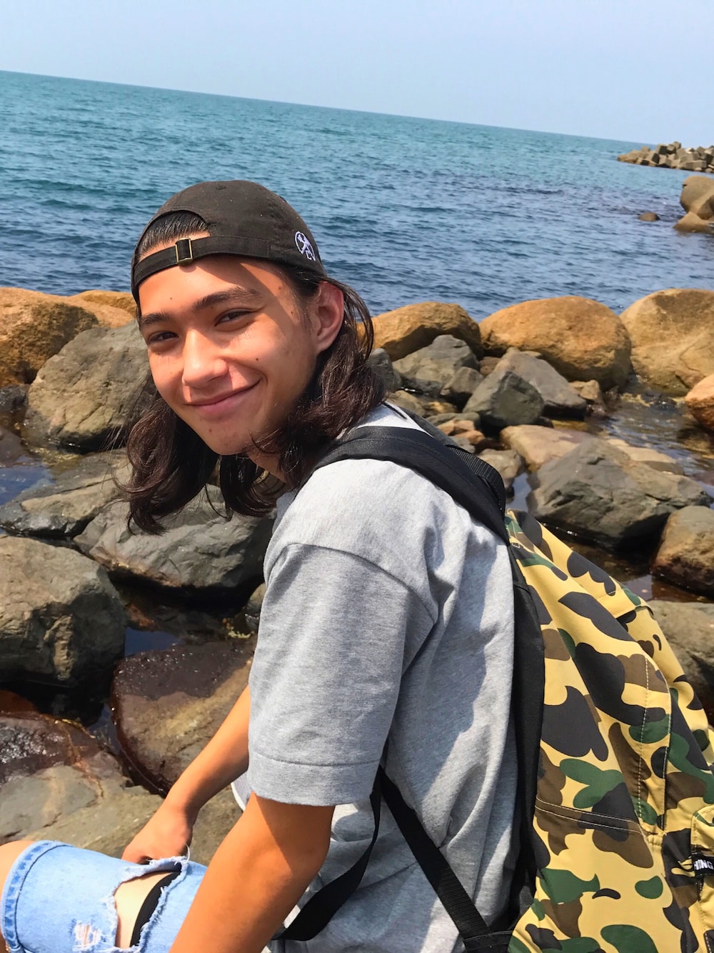 「TOPMANのアイテム（スラックス、ブルー系）」を使った、a bathing aidanさん（メンズ・168cm）の夏コーディネートの1枚目の写真