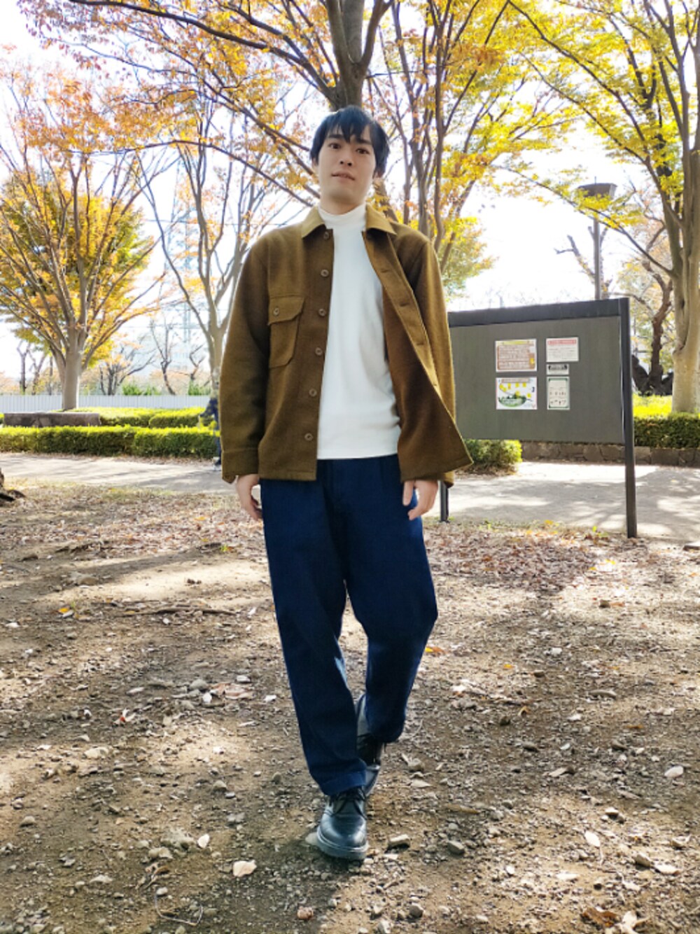「シャツジャケット、CPOジャケット、休日スタイル、カジュアル、UNIQLOU」｜「UNIQLOのアイテム（デニムパンツ、ブルー系）」を使った、totoroさん（メンズ・175cm）の秋コーディネートの1枚目の写真
