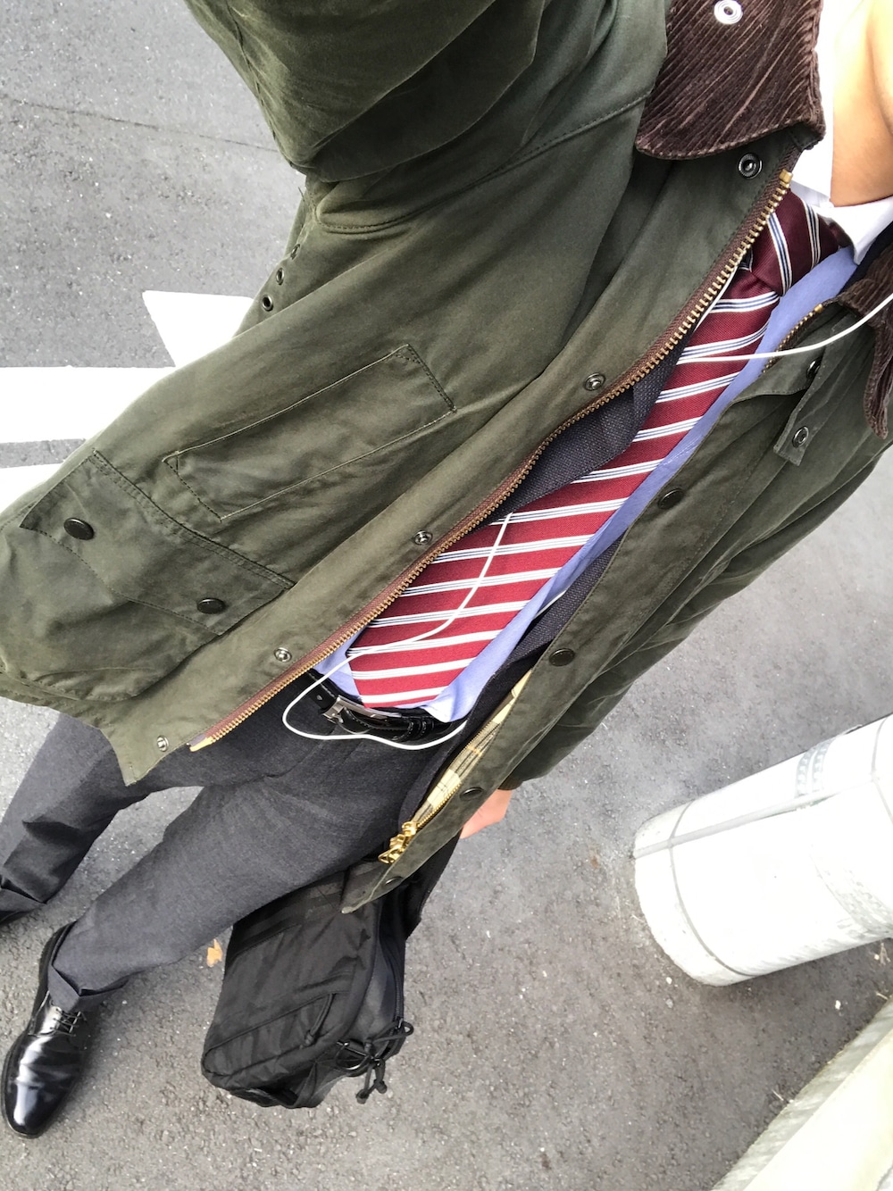 「BarbourのBarbour / "BEDALE SL" オイルド（ブルゾン、グリーン系）」を使った、チェチェンさん（メンズ・172cm）の秋コーディネートの1枚目の写真