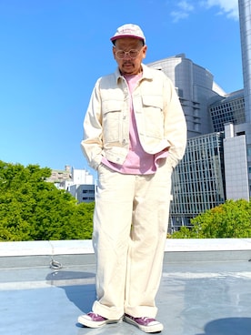 「オフホワイト」｜「アイテム（デニムジャケット）」を使った、ザッキローニさん（メンズ・172cm）の春コーディネート