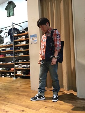「TYPE BLUE（タイプブルー）のアイテム（デニムパンツ）」を使った、三品文哉さん（メンズ・163cm）の夏コーディネート
