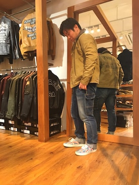 「TYPE BLUE（タイプブルー）のアイテム（デニムパンツ）」を使った、三品文哉さん（メンズ・163cm）の秋コーディネート