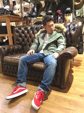「TYPE BLUE（タイプブルー）のアイテム（デニムパンツ）」を使った、三品文哉さん（メンズ・163cm）の秋コーディネート