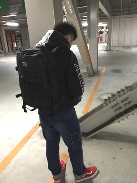 「TYPE BLUE（タイプブルー）のアイテム（デニムパンツ）」を使った、三品文哉さん（メンズ・163cm）の秋コーディネート