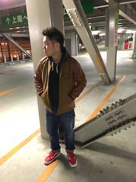 「TYPE BLUE（タイプブルー）のアイテム（デニムパンツ）」を使った、三品文哉さん（メンズ・163cm）の秋コーディネート