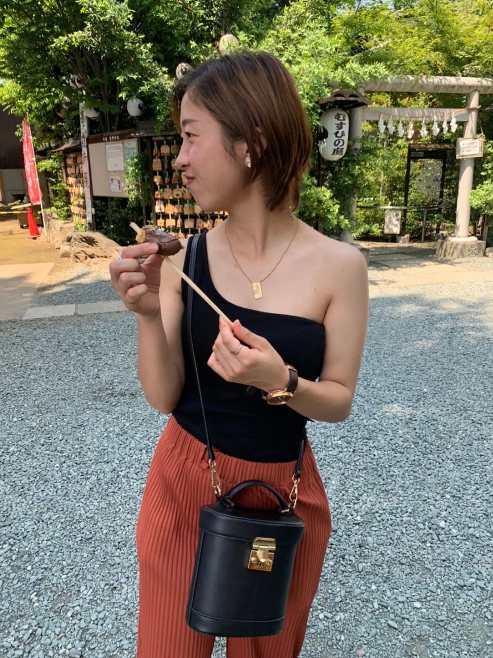 「夏コーデ、オフショル、ワンショルダー、オレンジ」｜「LOWRYS FARMのワンショルタンク　836245（タンクトップ、ブラック系）」を使った、babyさん（レディース・163cm）の夏コーディネートの1枚目の写真