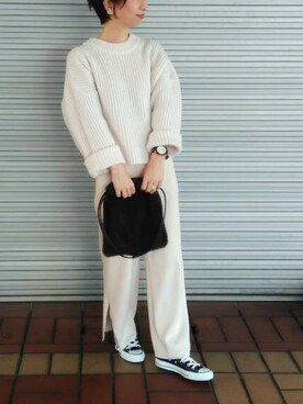 「H&M（エイチ・アンド・エム）のアイテム（ニット/セーター、ホワイト系）」を使った、moko𓅺𓏧さん（レディース・157cm）の冬コーディネート