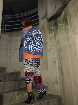 「DIESEL（ディーゼル）のアイテム（デニムジャケット、ブルー系）」を使った、Lily(りりー)さん（レディース・160cm）の秋コーディネート