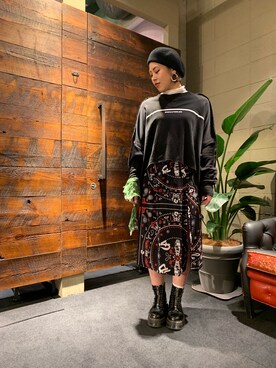 「DIESEL（ディーゼル）のWOMEN'S バックグラフィックオーバーサイズスウェットトップス（スウェット、ブラック系）」を使った、Lily(りりー)さん（レディース・160cm）の冬コーディネート