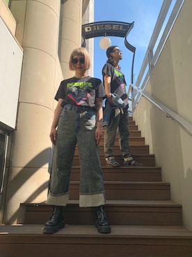 「DIESEL（ディーゼル）のメンズ Tシャツ グラフィックTシャツ（Tシャツ/カットソー、ブラック系）」を使った、Lily(りりー)さん（レディース・160cm）の夏コーディネート
