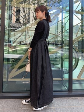 「CHARLES & KEITH（チャールズ & キース）のアイテム（ショルダーバッグ、ホワイト系）」を使った、夏美さん（レディース・160cm）の秋コーディネート